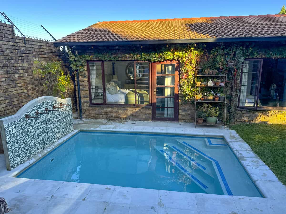 Swimming pool built for Andrew Parker by Cosmo Pools